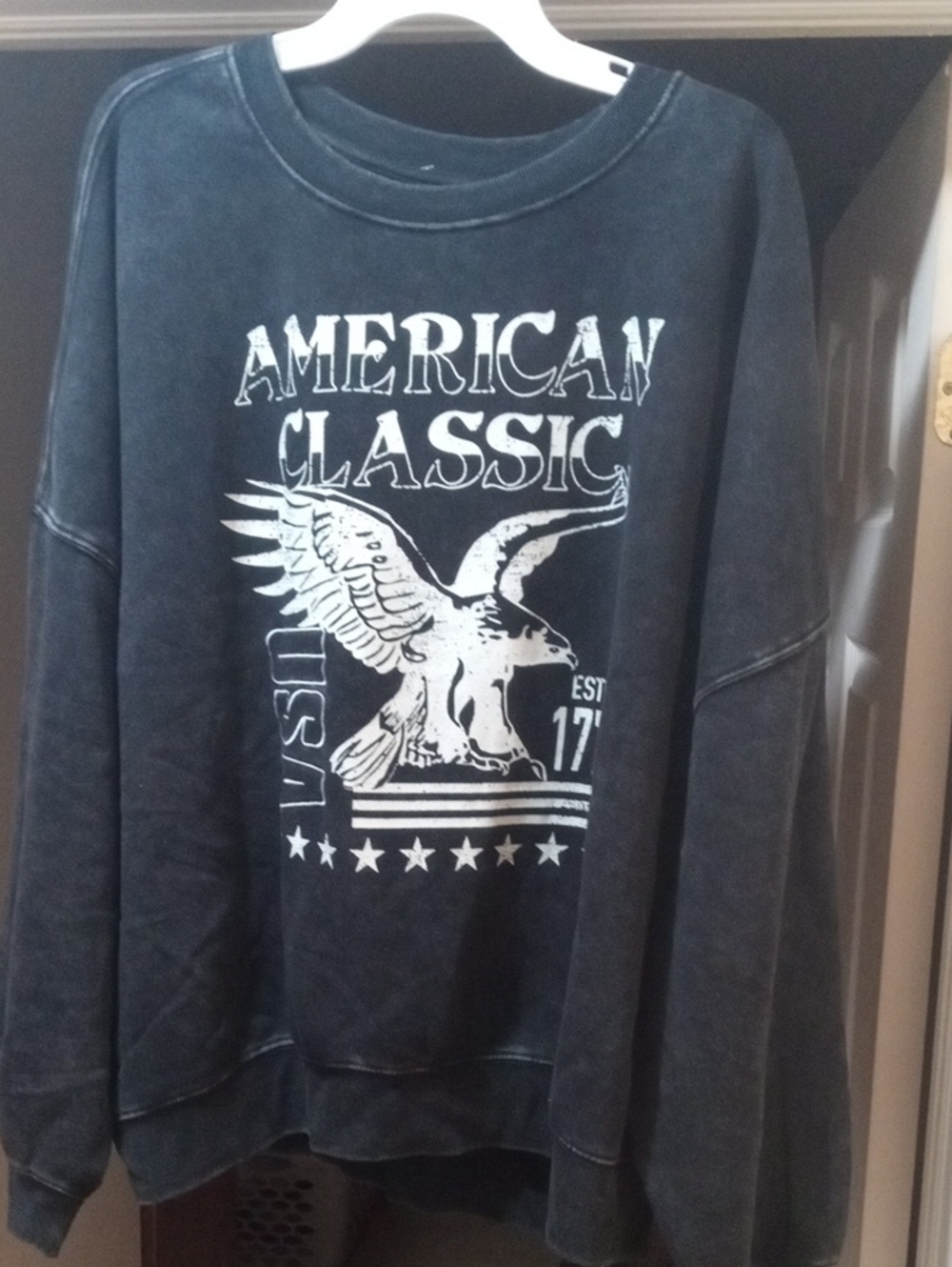 💲2⃣5⃣▶▶Zoe + Liv Black Graphic 'American Classic' Crewneck Sweatshirt